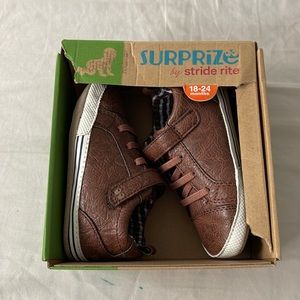SURPRIZE by STRIDE RITE. Toddler boy, 18-24 months, brown, velcro walking shoe.